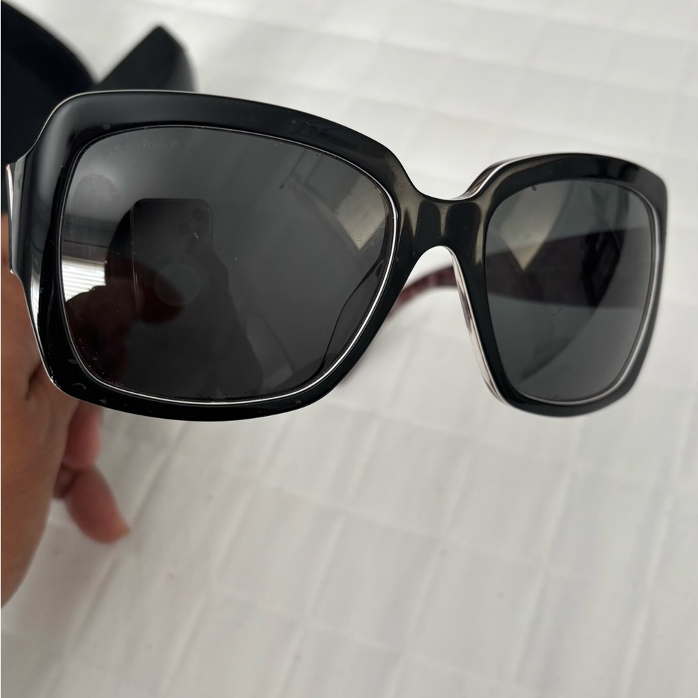 CHANEL Black Sunglasses with Silver Logo - Picture 4 of 6